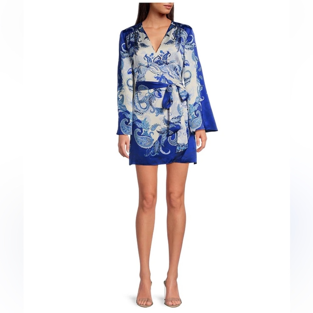 NWT Gianni Bini Jenni Paisley
Printed Satin V-Neck Long Sleeve
Mini Wrap Dress